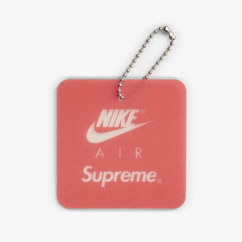 Supreme hang outlet tag